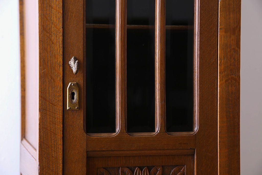 アンティーク家具　オーク材　英国アンティーク　縦型キャビネット(1)