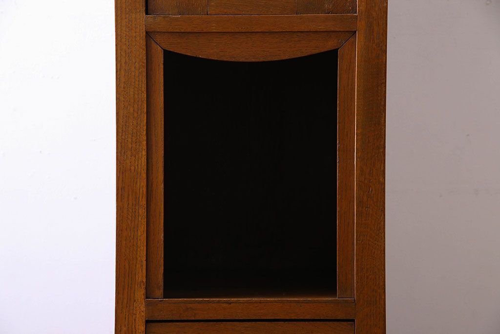 アンティーク家具　オーク材　英国アンティーク　縦型キャビネット(1)