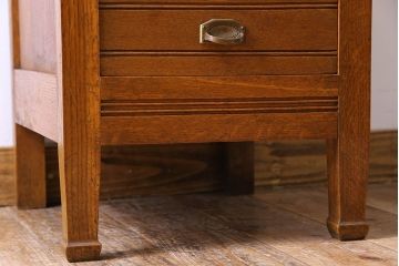 アンティーク家具　オーク材　英国アンティーク　縦型キャビネット(1)