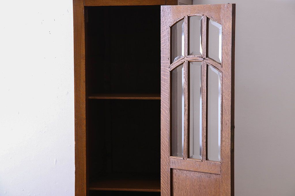 アンティーク家具　オーク材　英国アンティーク　縦型キャビネット(1)