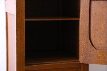 アンティーク家具　オーク材　英国アンティーク　縦型キャビネット(1)