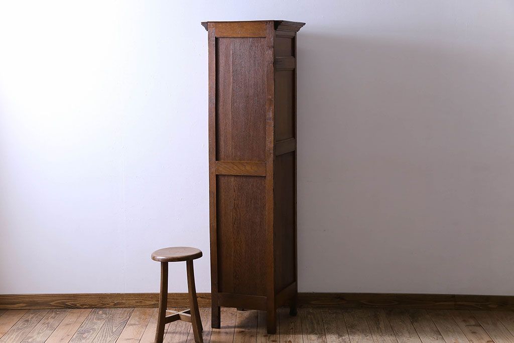 アンティーク家具　オーク材　英国アンティーク　縦型キャビネット(1)