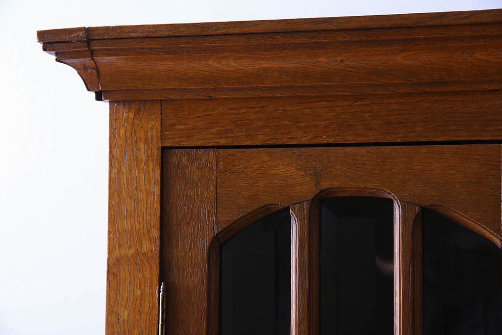 アンティーク家具　オーク材　英国アンティーク　縦型キャビネット(2)