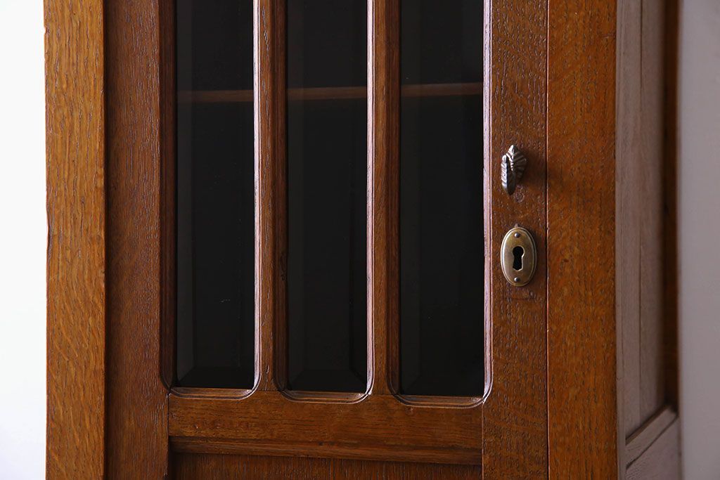 アンティーク家具　オーク材　英国アンティーク　縦型キャビネット(2)