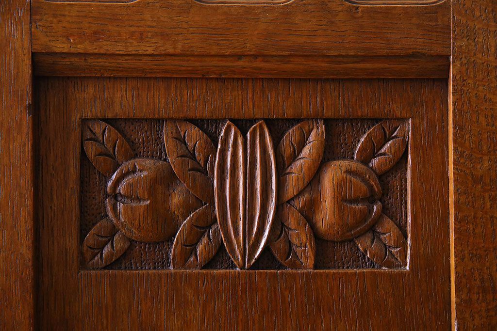 アンティーク家具　オーク材　英国アンティーク　縦型キャビネット(2)