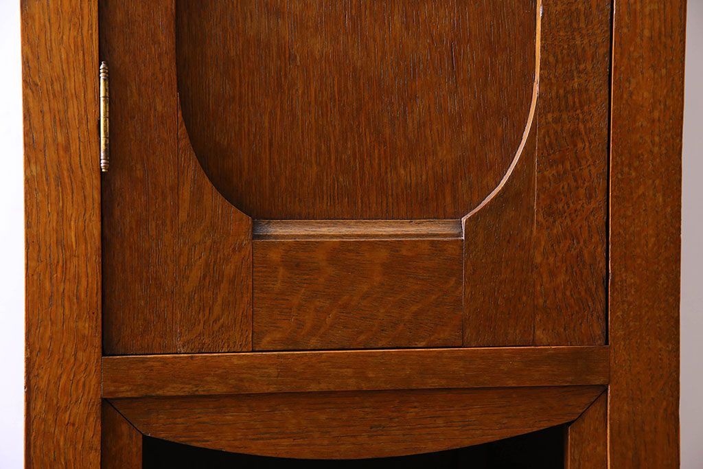 アンティーク家具　オーク材　英国アンティーク　縦型キャビネット(2)