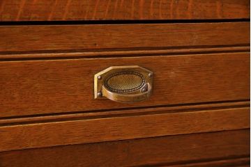 アンティーク家具　オーク材　英国アンティーク　縦型キャビネット(2)