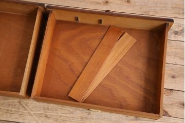 ヴィンテージ家具　ビーチ材　イギリスビンテージ　脚付きキャビネット(食器棚)