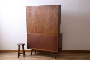 ヴィンテージ家具　ビーチ材　イギリスビンテージ　脚付きキャビネット(食器棚)