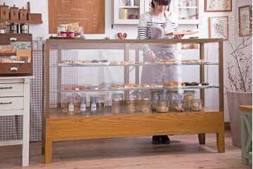 アンティーク家具　ナラ材　アンティーク　脚付き　ガラスケース