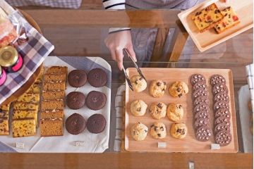 アンティーク家具　ナラ材　アンティーク　脚付き　ガラスケース