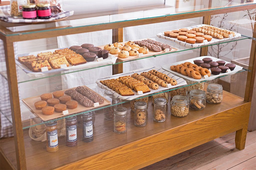 アンティーク家具　ナラ材　アンティーク　脚付き　ガラスケース