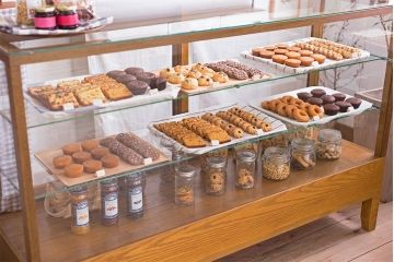 アンティーク家具　ナラ材　アンティーク　脚付き　ガラスケース