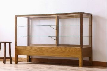 アンティーク家具　ナラ材　アンティーク　脚付き　ガラスケース