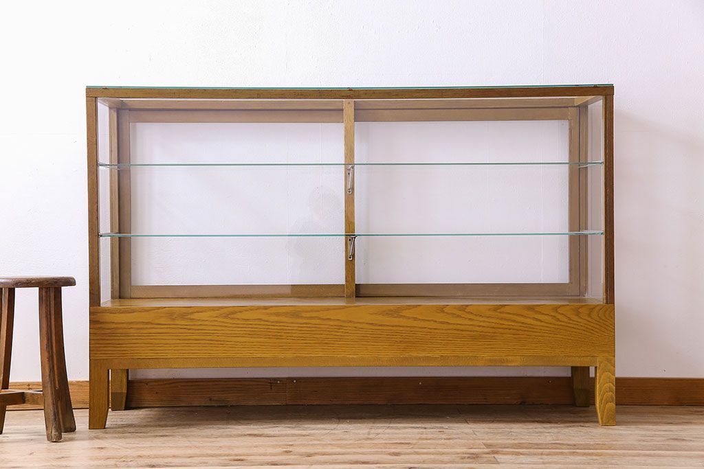 アンティーク家具　ナラ材　アンティーク　脚付き　ガラスケース