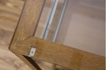 アンティーク家具　ナラ材　アンティーク　脚付き　ガラスケース