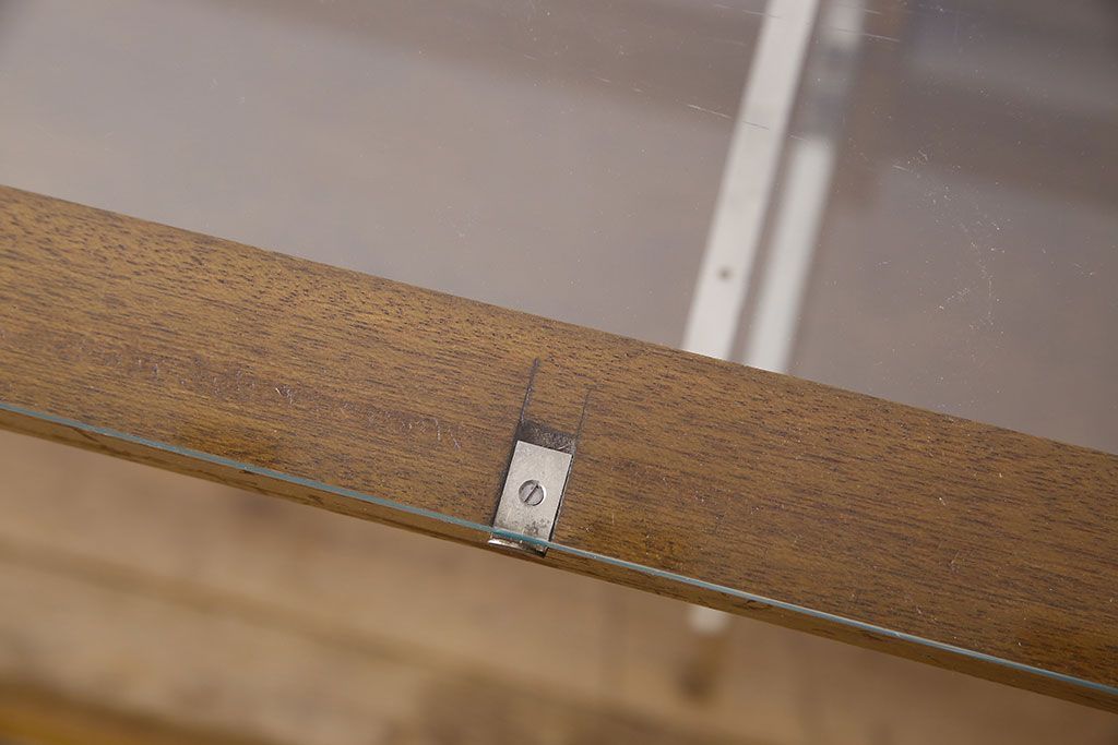 アンティーク家具　ナラ材　アンティーク　脚付き　ガラスケース