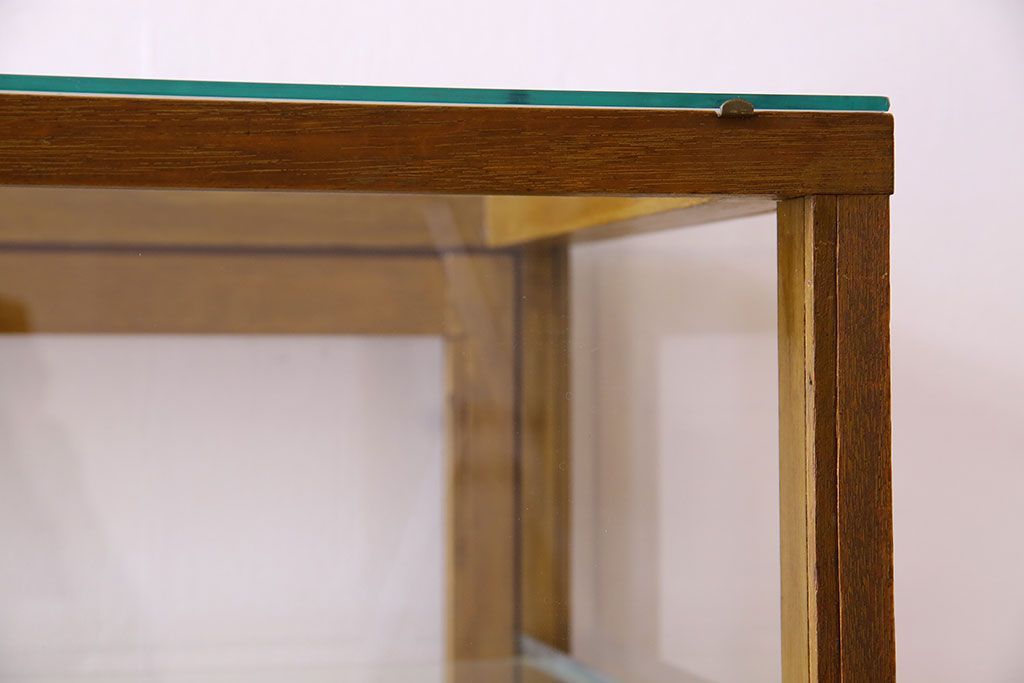 アンティーク家具　ナラ材　アンティーク　脚付き　ガラスケース