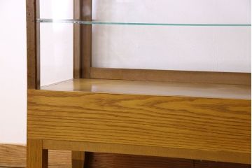 アンティーク家具　ナラ材　アンティーク　脚付き　ガラスケース