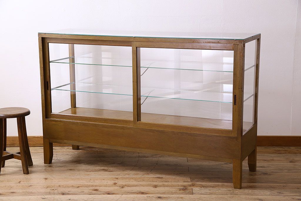 アンティーク家具　ナラ材　アンティーク　脚付き　ガラスケース