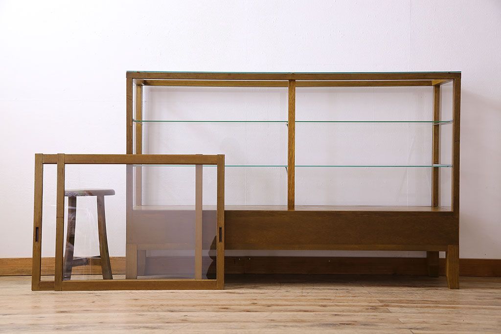 アンティーク家具　ナラ材　アンティーク　脚付き　ガラスケース