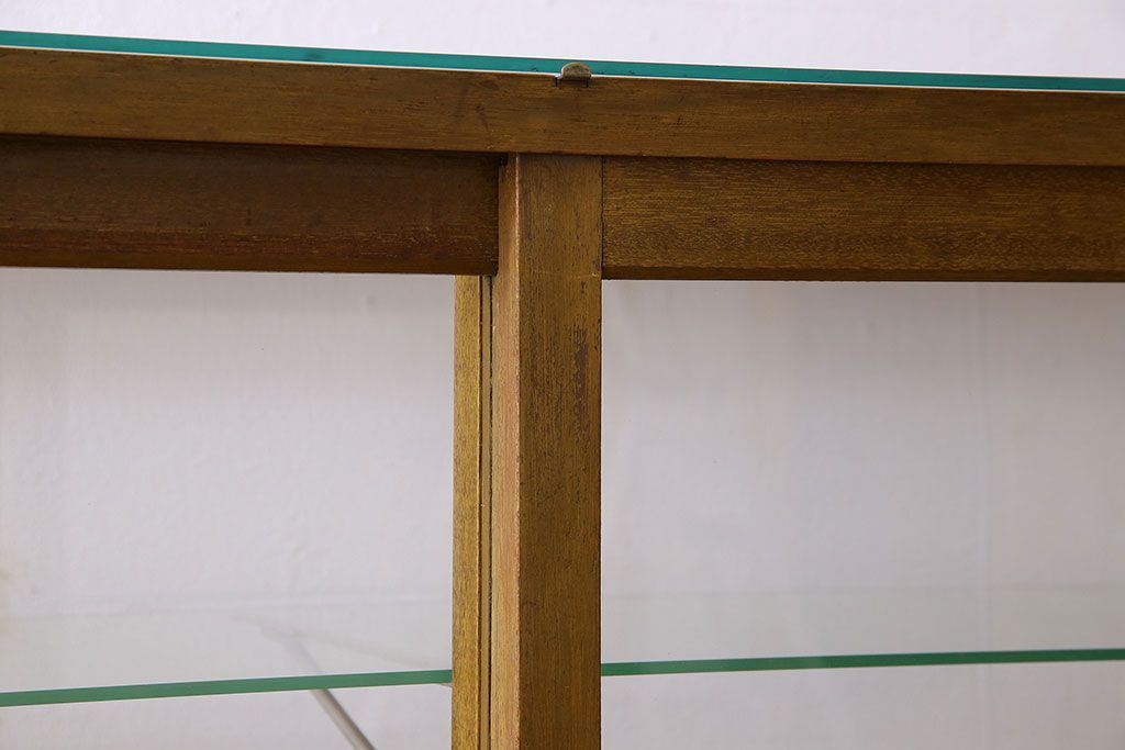 アンティーク家具　ナラ材　アンティーク　脚付き　ガラスケース