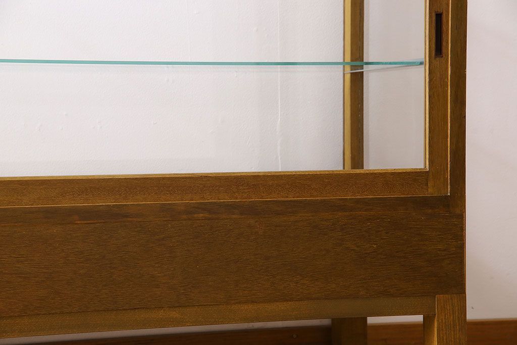 アンティーク家具　ナラ材　アンティーク　脚付き　ガラスケース