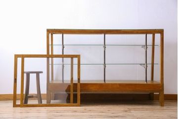アンティーク家具　脚付き!シンプルなアンティークガラスケース(ショーケース)(2)