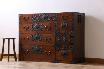 アンティーク家具　上手物　共縁　明治期　かくし付き!前面欅材のアンティーク仙台箪笥(衣装箪笥)