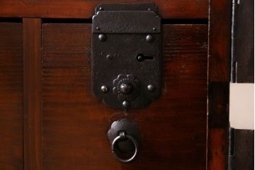 アンティーク家具　上手物　共縁　明治期　かくし付き!前面欅材のアンティーク仙台箪笥(衣装箪笥)