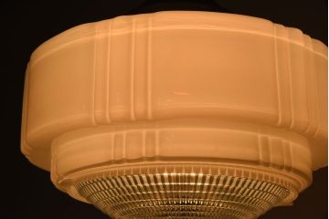 プレスガラスがきれいな特大サイズのアンティーク天井照明