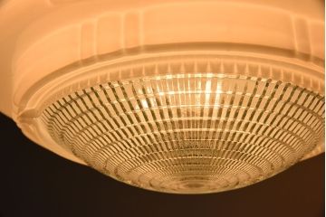 プレスガラスがきれいな特大サイズのアンティーク天井照明
