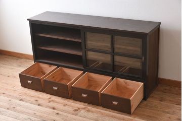アンティーク家具　アンティーク　ゆらゆらガラス戸のおしゃれなローボード