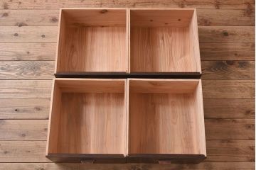 アンティーク家具　アンティーク　ゆらゆらガラス戸のおしゃれなローボード