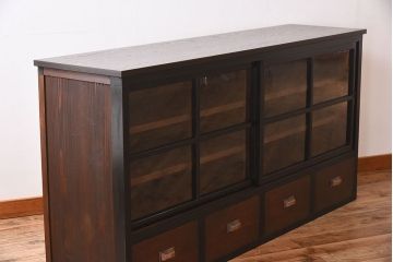 アンティーク家具　アンティーク　ゆらゆらガラス戸のおしゃれなローボード