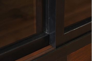 アンティーク家具　アンティーク　ゆらゆらガラス戸のおしゃれなローボード