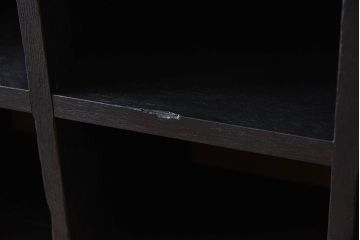 レトロ家具　縦型　艶消しブラックペイント　シンプルでレトロな脚付きマス目棚(収納棚、飾り棚)