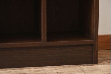 レトロ家具　縦型デザイン　シンプルでレトロな木製マス目棚(収納棚、飾り棚)