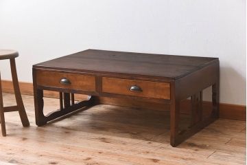 レトロ家具　栗材製　レトロな透かし彫り入りのアンティーク文机