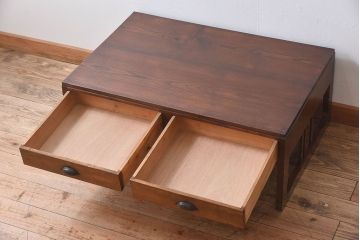 レトロ家具　栗材製　レトロな透かし彫り入りのアンティーク文机