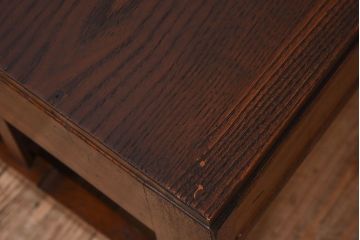 レトロ家具　栗材製　レトロな透かし彫り入りのアンティーク文机
