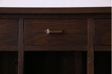 レトロ家具　古い木のレトロな脚付きマス目棚(カウンターテーブル・収納棚)