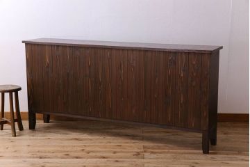 レトロ家具　古い木のレトロな脚付きマス目棚(カウンターテーブル・収納棚)