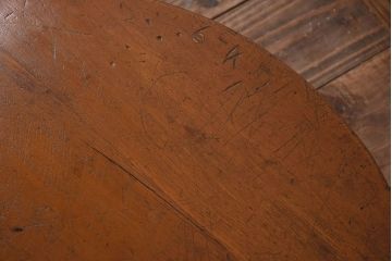 アンティーク家具　丸型　栓材製のアンティークちゃぶ台
