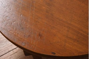 アンティーク家具　丸型　栓材製のアンティークちゃぶ台