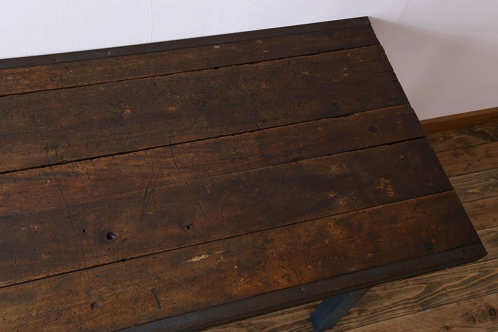 ヴィンテージ家具　アイアンフレームのシャビーなビンテージ作業台(テーブル)(1)