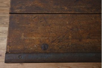 ヴィンテージ家具　アイアンフレームのシャビーなビンテージ作業台(テーブル)(1)