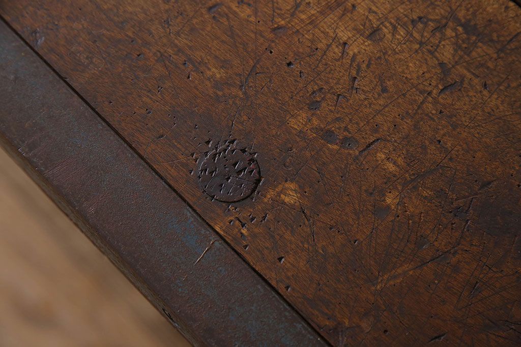 ヴィンテージ家具　アイアンフレームのシャビーなビンテージ作業台(テーブル)(1)