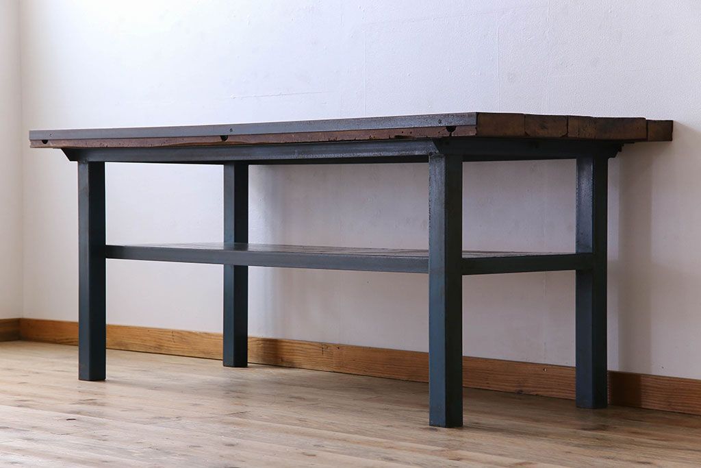 ヴィンテージ家具　アイアンフレームのシャビーなビンテージ作業台(テーブル)(1)