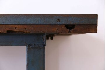 ヴィンテージ家具　アイアンフレームのシャビーなビンテージ作業台(テーブル)(1)